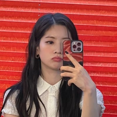 tokwarns's profile picture. reading au's cuz I can't afford a therapist