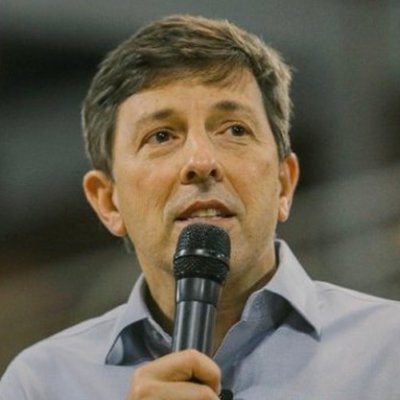 Administrador, engenheiro, um dos fundadores e ex-presidente do @partidonovo30.