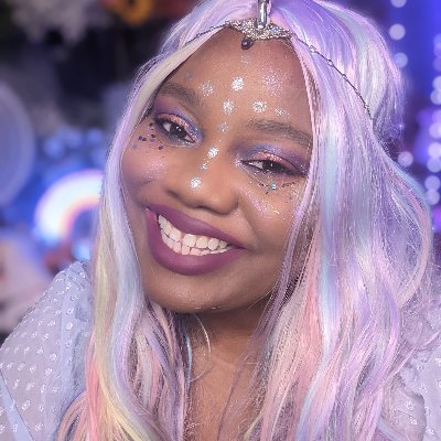 (She/Her) Owner @moonlightwreath - Twitch Affiliate -💄makeup |👩🏿‍🏫webcomics| 🌺florals | 💜Mental Health|✉️marcylaycelle@gmail.com | #BigCreatxr