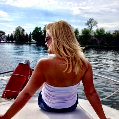 Like me some: Vodka/wine/boating/sports/concerts/Good tunes/Sunshine.. Canadian chick & I follow back! https://t.co/lVfG4opbJm