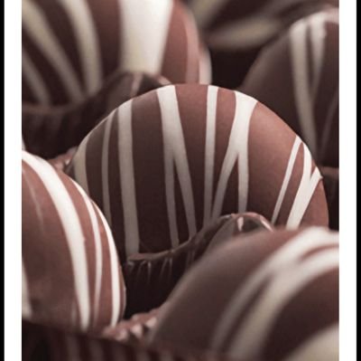 Italian Chocolate Truffles
Chocolate mini bars/caramel center.
email: loriann.robinson@consultant.com for flavors and information. 281-836-1196