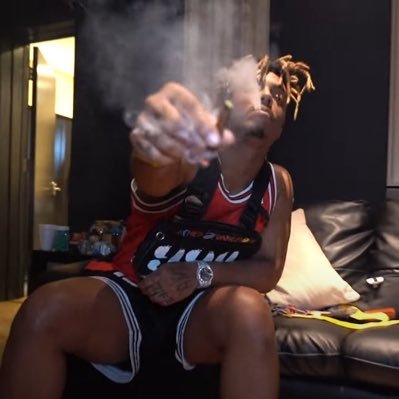 Put your hands in the air, stick up He a broke nigga, need a fix-up He a ho nigga, need a pimp, huh Big gun, walk with a limp huh💎 LLJW🕊️🕊️
