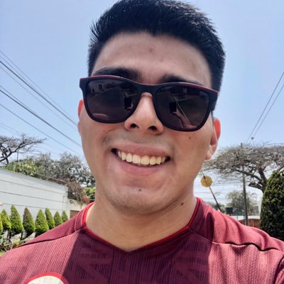 YutakaKadotaL's profile picture. Siempre a la derecha, estudiante de Administración con grado americano en International Business, presidente del club de mi carrera, líder nato, Y DALE U!