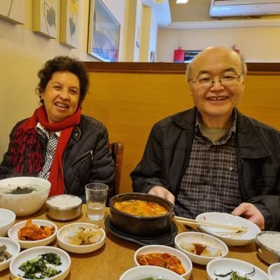 Coreano/brasileiro, professor.
Esperançoso no coração, mas racionalmente pessimista com o futuro do país.