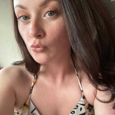 AlexHughesx's profile picture. 🎶🎤🎹🎼✈️🌎☀️🌊🐱🌸🌻🌳🌲💭