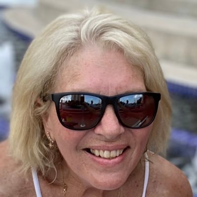 LoriCrossman201's profile picture. 