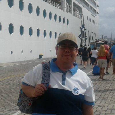 hijo, esposo,padre de Max. Me encanta hablar de adm. de proyectos, política y libros. Fanatico de la UC