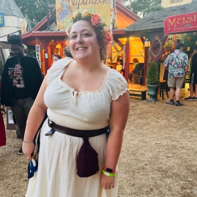 colbolivia's profile picture. Can we pretend that airplanes in the night sky are like shooting stars? Cuz I could really use a wish right now. ✈️