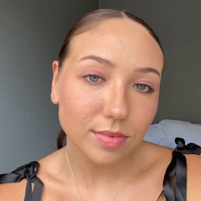 kraljica03's profile picture. Completely opposed to the modern day mindset.