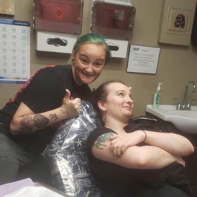 body piercer at the Emporium in Lakeland, Florida. I also draw and crochet. Aroace. Also metal af 🤘 IG: @calabrettapiercing