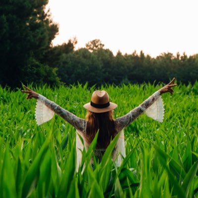 angeliquemarya_'s profile picture. cause connector. creator. wannabe mermaid.