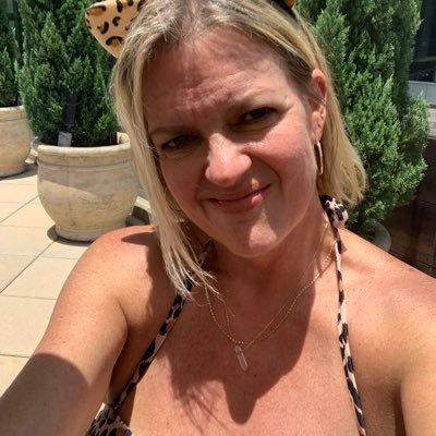 ❤️ DMB, love all things BRAVO, tattoos and birds. My super powers are recalling movie quotes and pissing off my teenagers. 💋💚 🏳️🌈