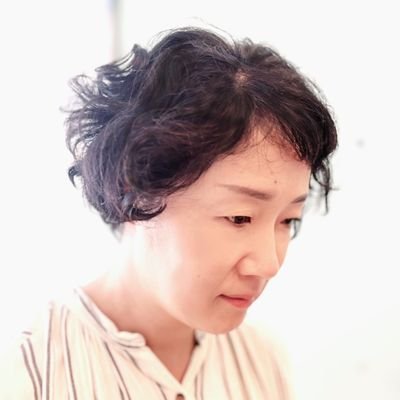 透明水彩×パステルの抽象画を作っています。色紡ぎをしながら己の魂に焦点をあて、空からのメッセージをつないでいます。画家兼、オーラからの制作、エネルギーアートを使ったアートセラピスト。#抽象画 #アートセラピスト #色彩表現主義
https://t.co/eLUFKWYp8C