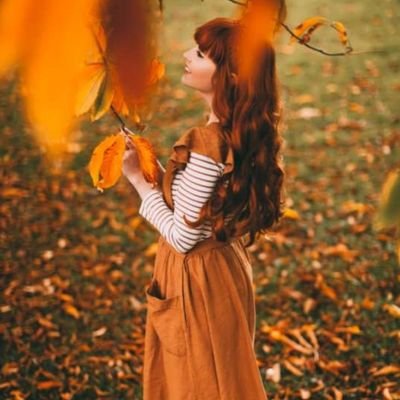 متولد پاییز، عاشق موسیقی ، مادر یه دونه گل دختر،