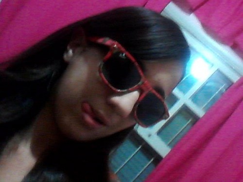 oie prazer meu nome é bianca freitas tenho 15 anos  namoro e amo sair com os amigos e amo sair