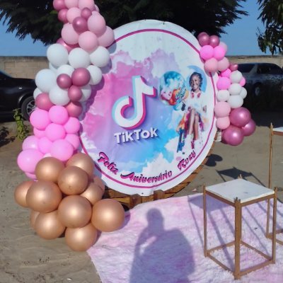 A realização de um evento é a concretização de um sonho e nós ajudamos a torná-lo mais especial
Prestamos serviços decorativos para todo o tipo de evento