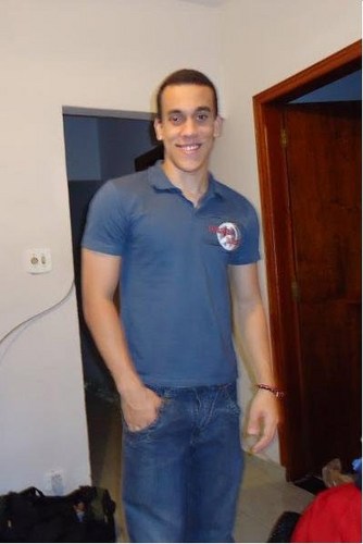 Eu sou uma tempestade de ideias e pensamentos. Tão confuso quanto posso ser, tão surpreendente que você nem imagina.
