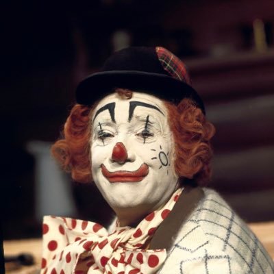 PapaDeClown's profile picture. Visionair 🔮 | Trendwatcher 🌍 | (Helder)Ziener 👁 | Filosoof 🤔 met rijke & indrukwekkende levenservaring ✨ | 🎤 Artiest / Uitvoerend Kunstenaar 🎭