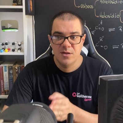Pai do Danilo, Professor de química e Atleticano. Preparo alunos para os maiores vestibulares do país.