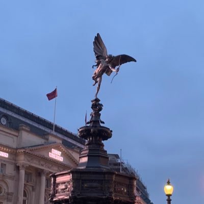 hoshino_lilyy's profile picture. 