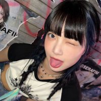 via (@_v4iaz) 's Twitter Profile