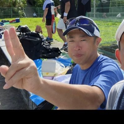 1706555のリーマンです テニス🎾        団体で騒ぐより少人数で居酒屋好き