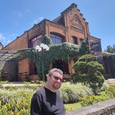 MarceloPeralt11's profile picture. To be yourself is all that you can do