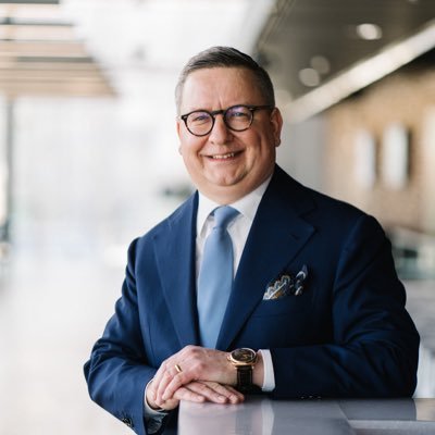Aviomies, isä, yrittäjä. Automies, kellomies, pukumies, reissumies. Yrityskaupat, yritysrahoitus, pääomasijoittaminen. IG: jt_koski. Firma @MidasEquities.