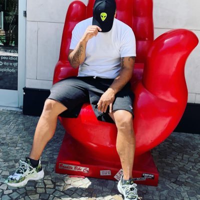 Speaker🔊 Musician🎶 Dreamer💭 CEO of Global Hussle 🌎💸 Dj @dropoutklub 🎧 “DelaWear” Fashion Designer👕🧢 🚀Crim Dela Crim on all platforms🚀