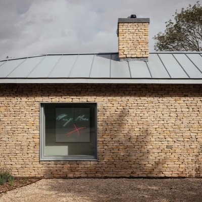 Oliver Leech Architects is a British architecture practice crafting homes that celebrate life, light, and materials.