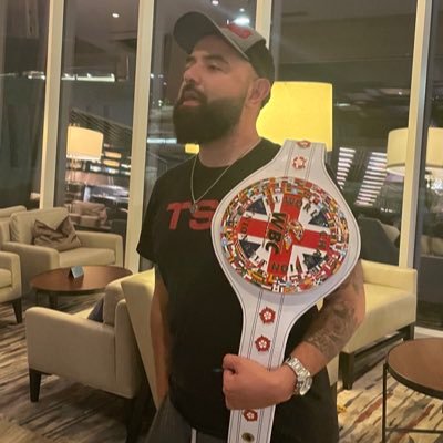 The_BoxingBeard's profile picture. God first. I love my wife. I love my babies. I love #boxing. @TSBBoxing