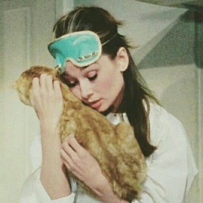 Cristã. Jornalista. Comentarista de coisas aleatórias (e outras nem tanto, como livros e gatos) neste site.