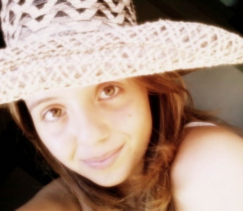 Posso viver sem a grande maioria das pessoas. Elas não me completam, me esvaziam... /16 anos/Capanema Pr/Internacional s2