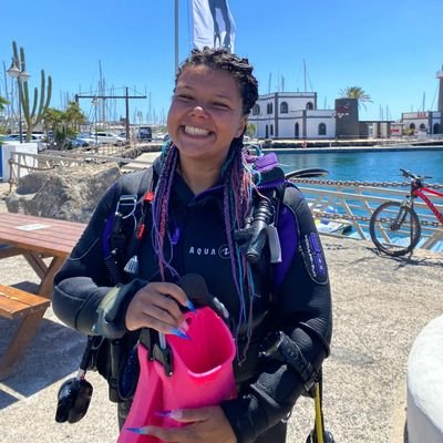 Marine Biologist 🦈
Project Seagrass - Seagrass Ocean Rescue Fieldwork Assistant 🌱
Black lives matter ✊🏾🍉

All opinions are my own.