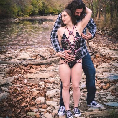 Aloha I am Garner aka Lionrope and have a passion for shibari and everything rope . I love doing non restrictive body harnesses as well as traditional ties .