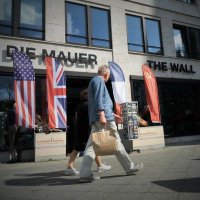 DIE MAUER | THE WALL (@diemauerthewall) 's Twitter Profile