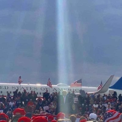 Suzijthomas's profile picture. 