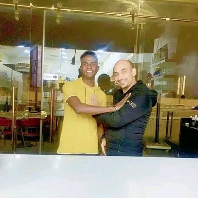 رجل أعمال ومصمم على بناء شركة عالميه
ولطيف القلب وذو أخلاق وأدب