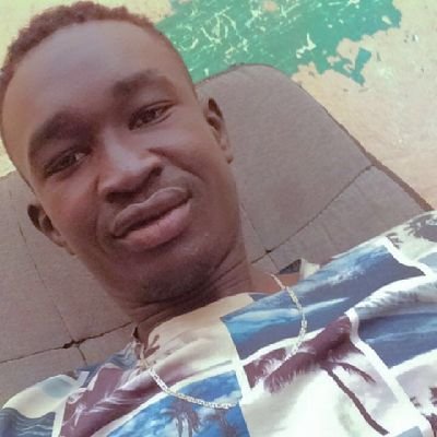 Je suis un gardien de but et j'habite au Sénégal précisément à Dakar