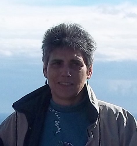 criscarlesaskal's profile picture. Veterinaria, entrenadora canina, técnica en terapia asistida con perros, instructora de perros señal y directora de Áskal, perros para personas sordas