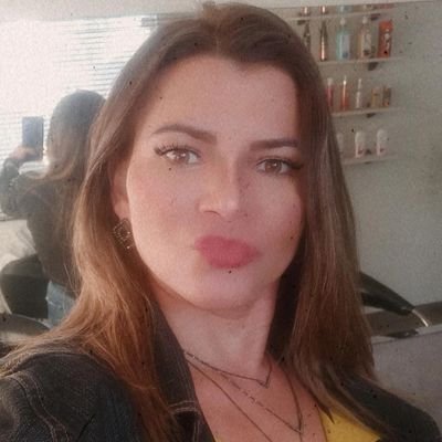 Amar sem possuir,
acompanhar sem invadir,
viver sem depender.
