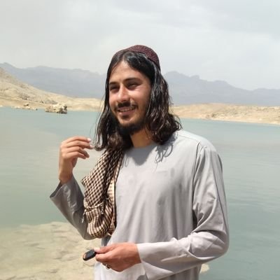 موږ په ښکلو پسې نه ګرځو صاحبه🥀
چي په چا کي سړیتوب وي زمونګه یار دی 👥❤
عادل..لالا