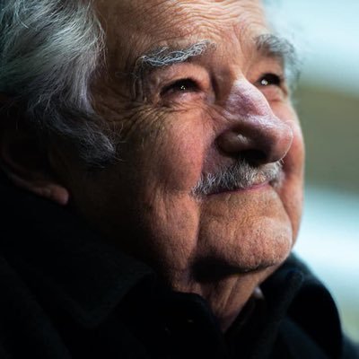 cuenta no oficial por las deudas. “Pobres no son los que tienen poco, son los que quieren mucho”