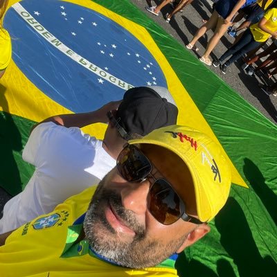 Sou casado Feliz sevo do altíssimo. Representante de tecidos. Me alegrei quando me disseram vamos a casa do Senhor. Tenho muita raiva de falso profeta.