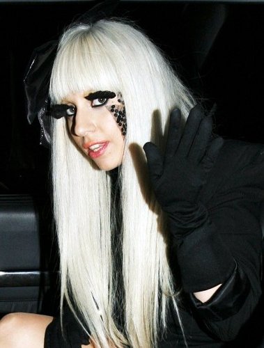 ▼ @ladygaga ▼