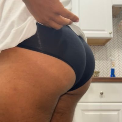 Fun, down to earth guy who loves showing off his 🍑 instagram.com@latincheekyboyx