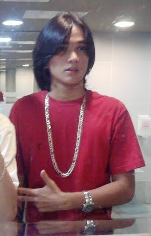 É o seguinte: Eu não to nem aí se você é negro, loiro, ruivo, verde, rosa, gay, gordo, magro, etc. Se você for legal comigo, eu vou ser legal com você. (Eminem)