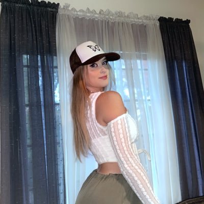 AlexxMasters's profile picture. 🦋