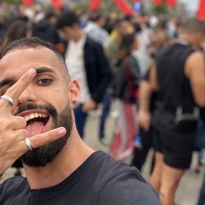Little Monster, terrivelmente gay e membro da diretoria na @paradasp