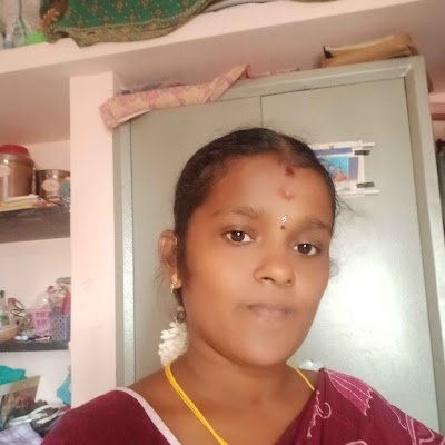 InithaaIniya's profile picture. 